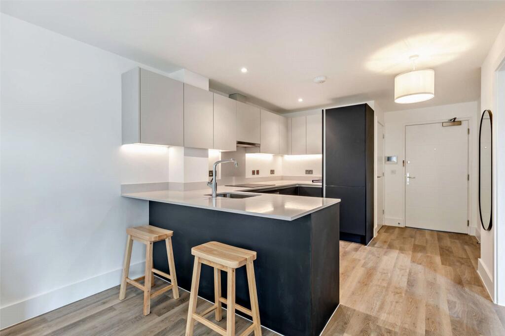 Apartment in Cambridge, Eddington - View 5