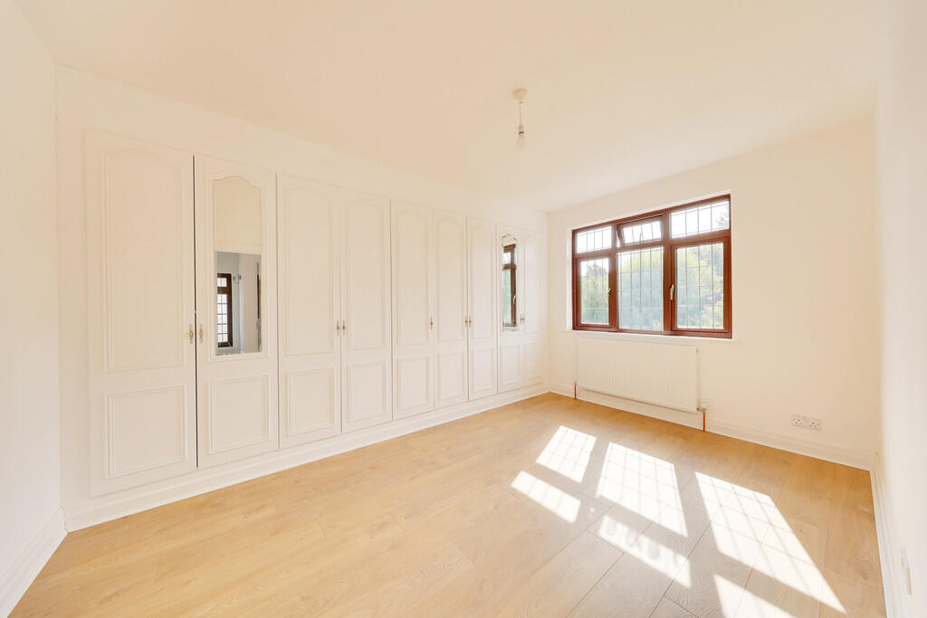 House in Bromley - More