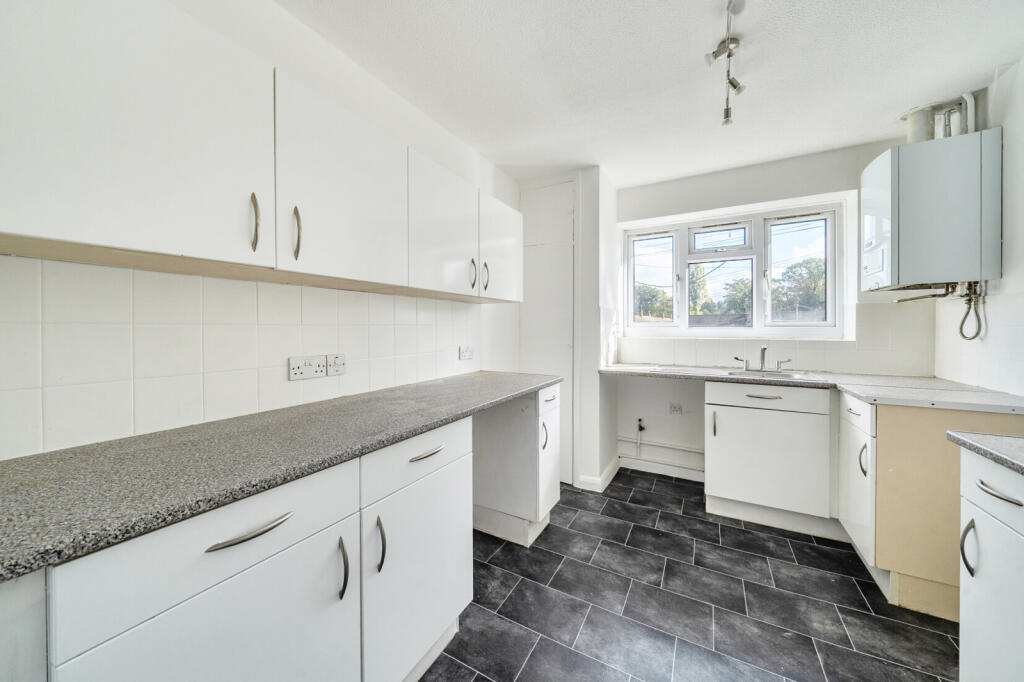 Apartment in Slough - View 3