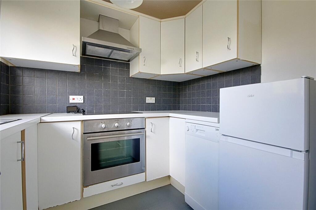 Apartment in London, Enfield Lock - More