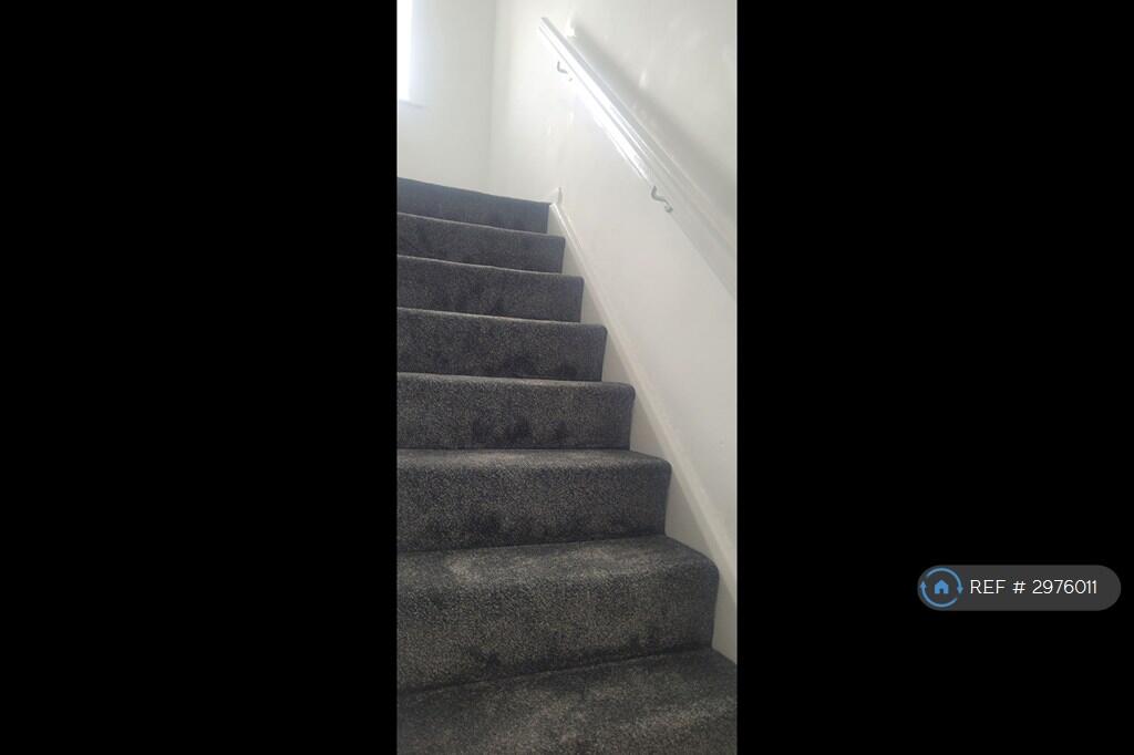 Apartment in Oldham, Greater Manchester - View 5