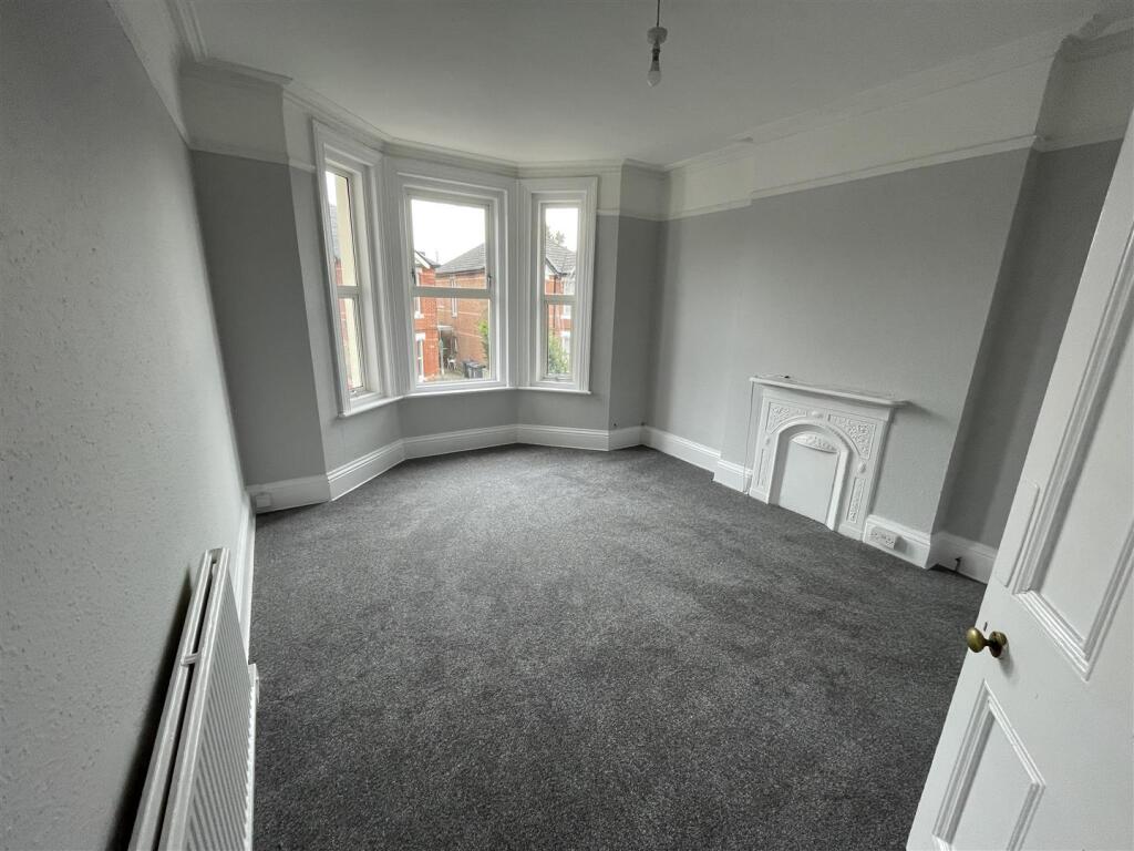 Apartment in Bournemouth, Charminster - View 4