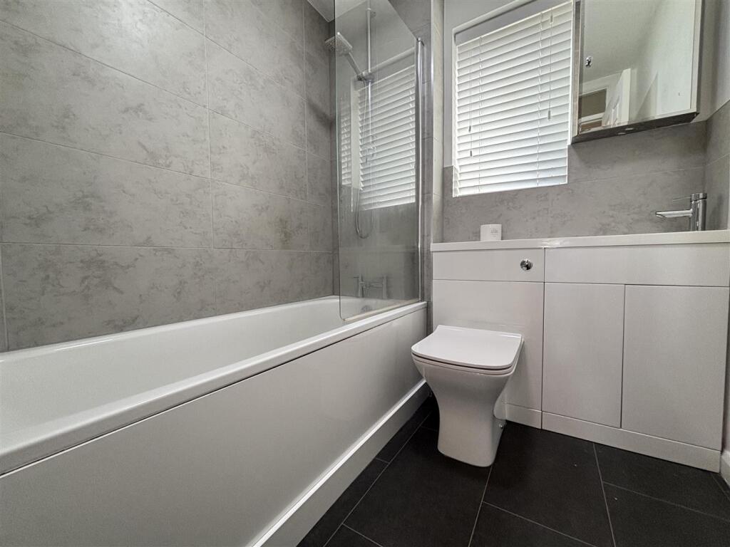 House in Horsham, Roffey, North Horsham - View 5