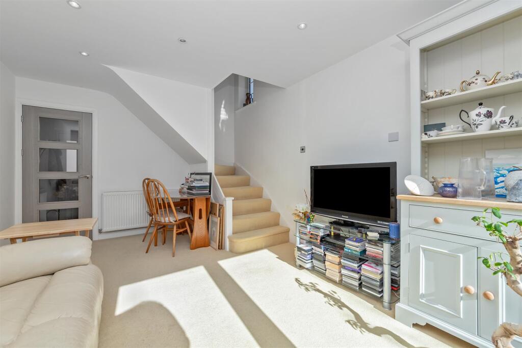 Additional image 4 of Wilstone Drive, Jersey Farm, St Albans