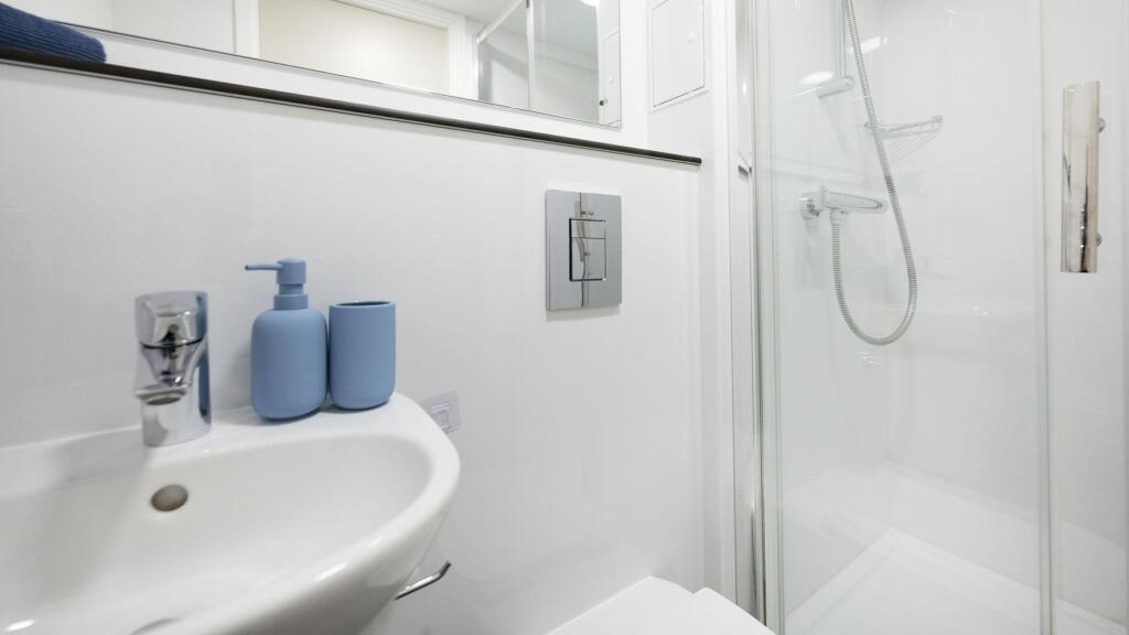 Apartment in Lancaster, Castle and Priory Precinct, Moorlands - View 3
