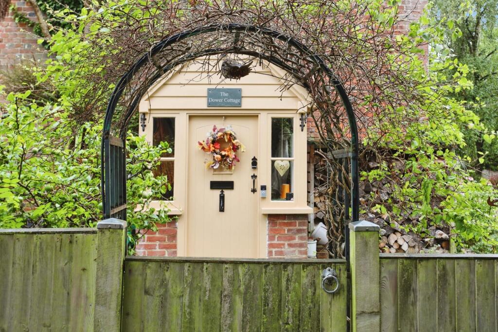House in Tonbridge - More