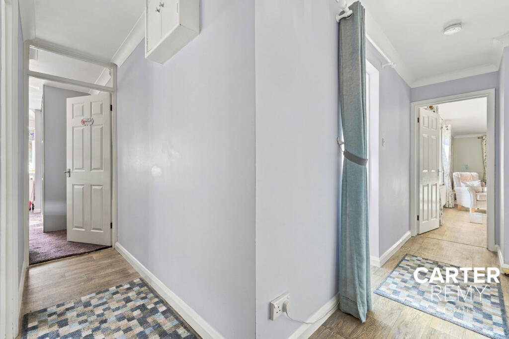 House in Basildon, Bowers Gifford and North Benfleet - More