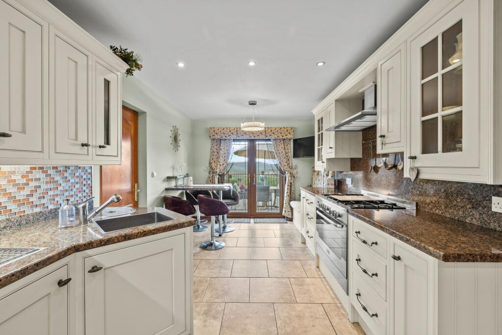 House in Swansea, Bon-y-maen - More