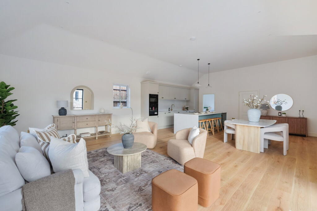 House in Mole Valley, Charlwood - More