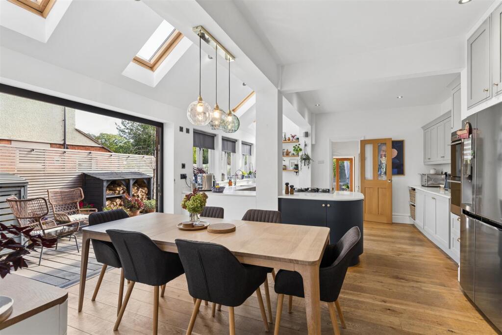House in Newport Pagnell, Poets Estate - More