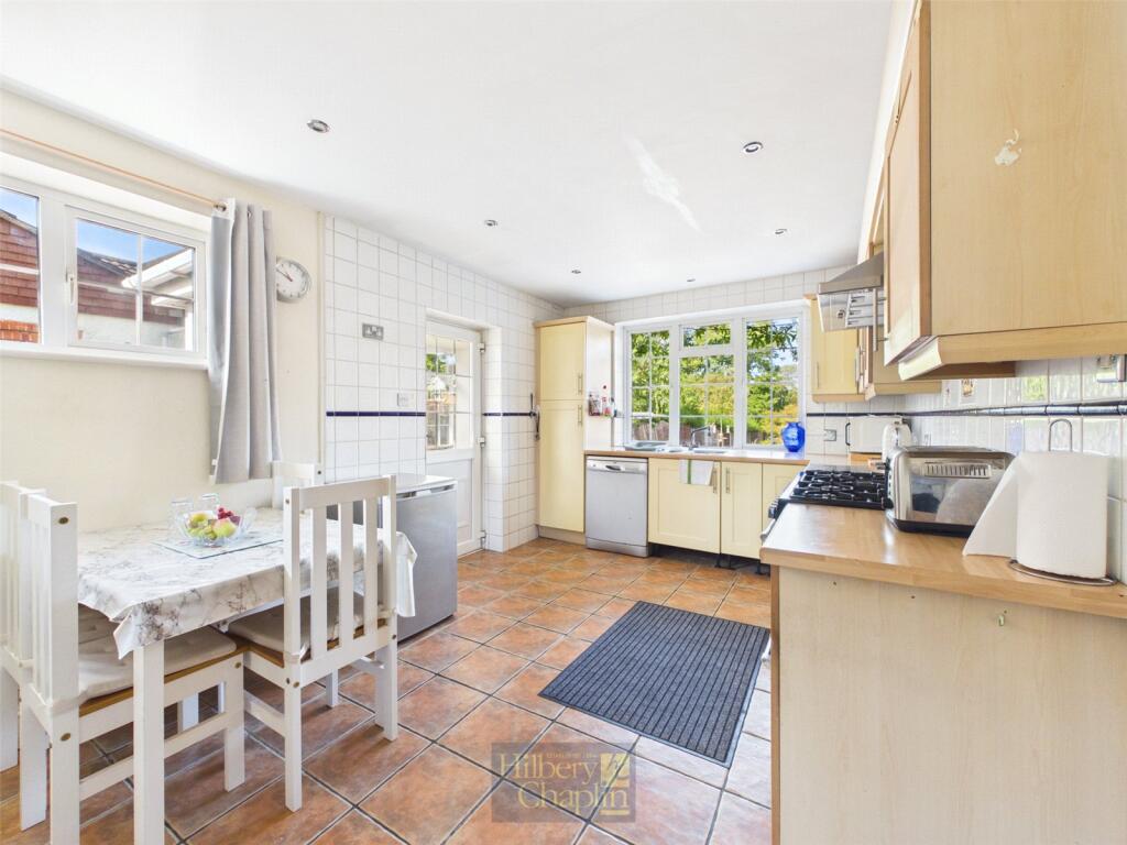 House in Basildon, Laindon Cross, Steeple View - More
