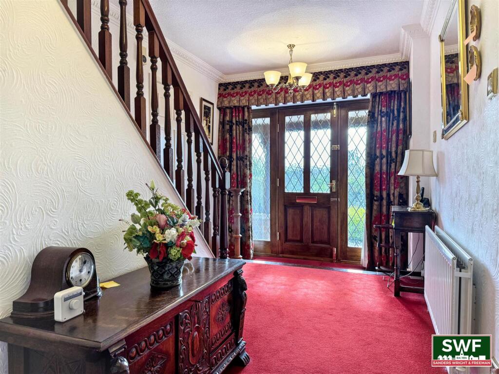 Wightwick Hall Road, Wightwick photo 3