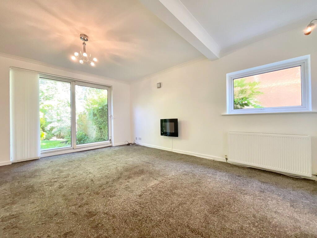 Apartment in Sefton, Liverpool City Region - View 2