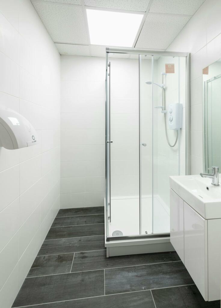 15 Shower room 1_DSC7059 copy.jpg