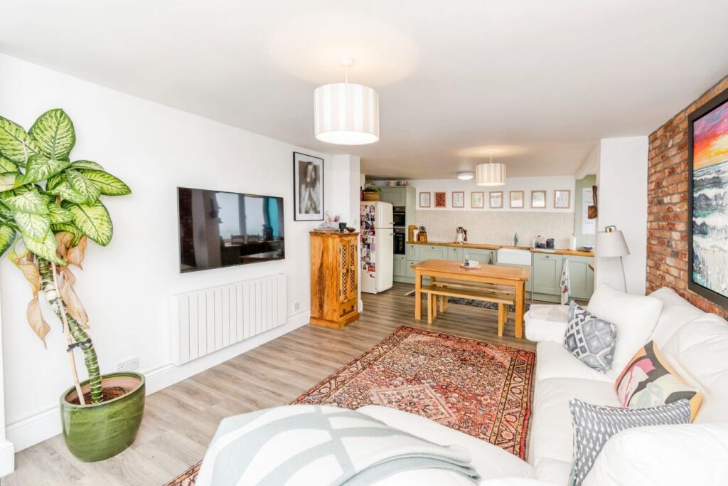 Apartment in Southampton, Glen Eyre - More