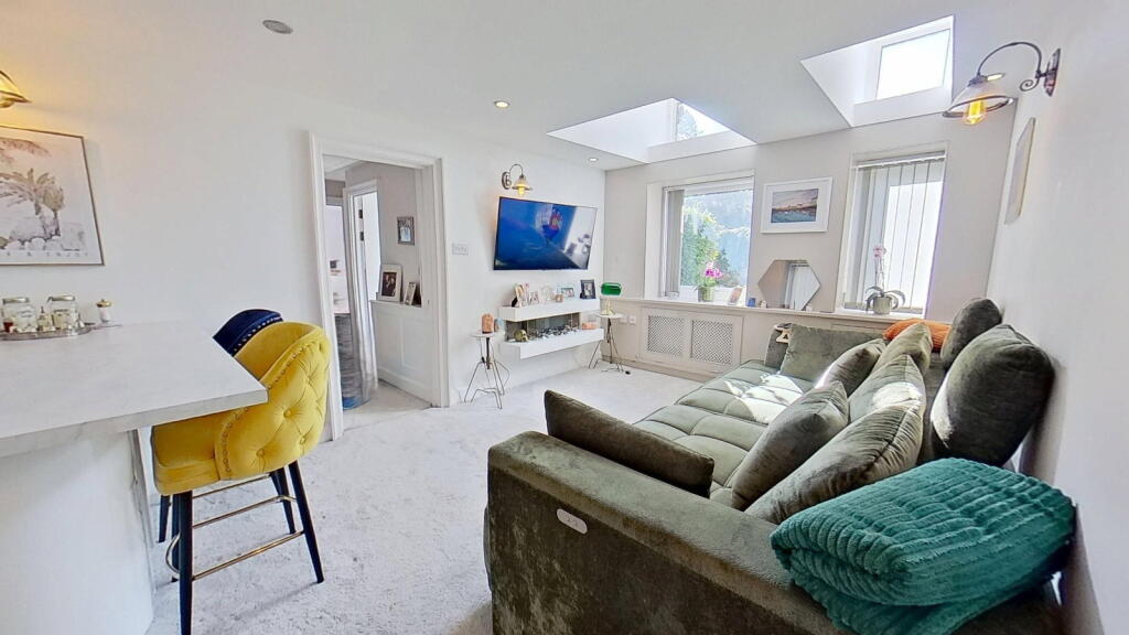 Apartment in Canterbury - View 3