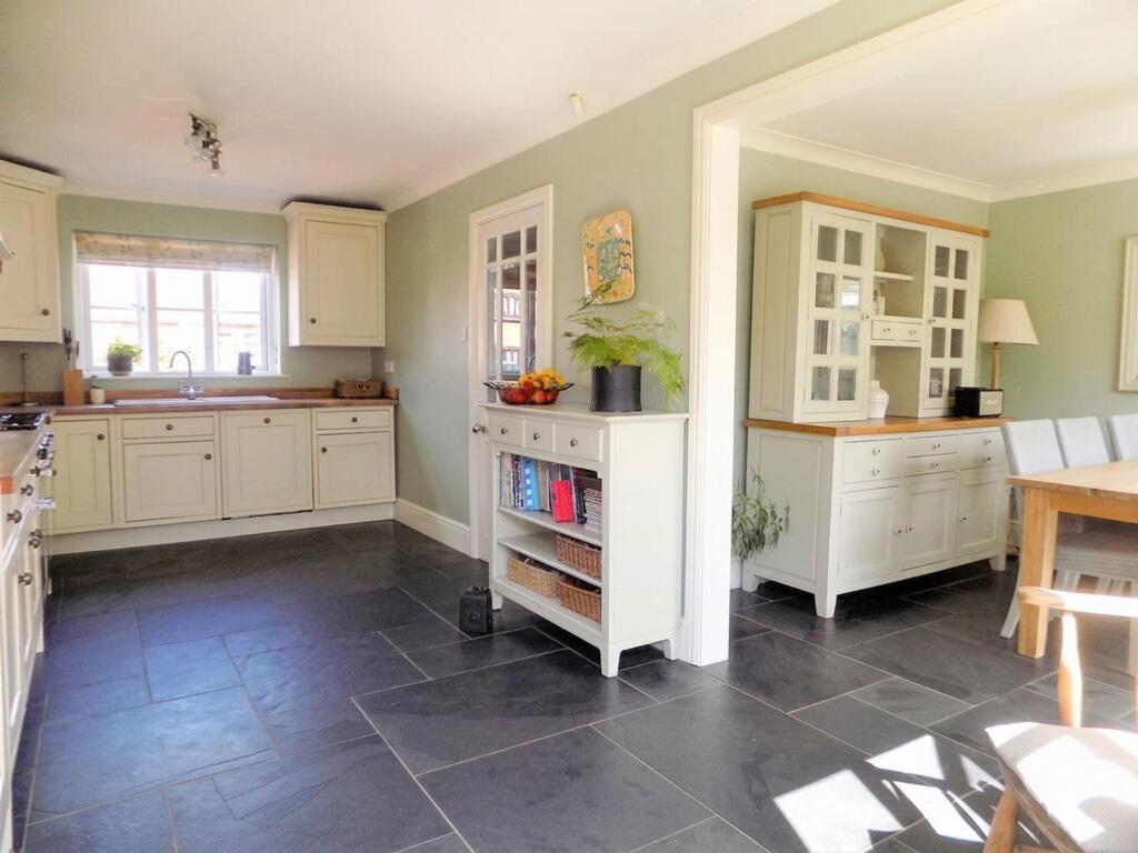 House in Nottingham - View 4