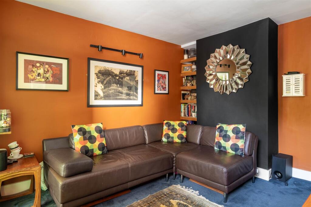 House in Reigate and Banstead, Woodhatch - View 2