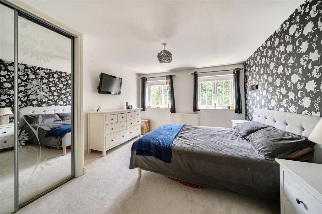 House in Hart, Yateley - More