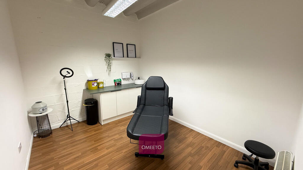 Salon to Rent