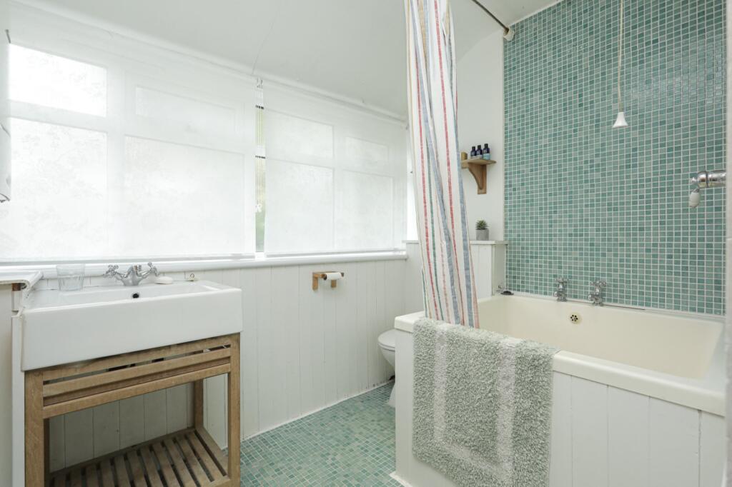 House in Canterbury, Stuppington, Martyrs Field - More
