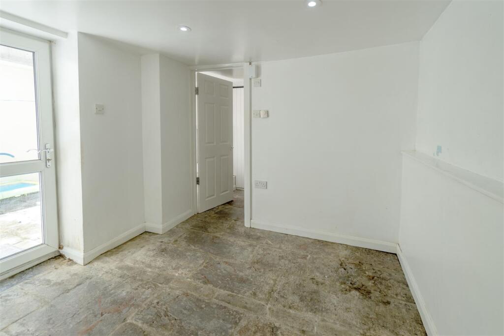 Apartment in Plymouth, Pennycomequick - View 5