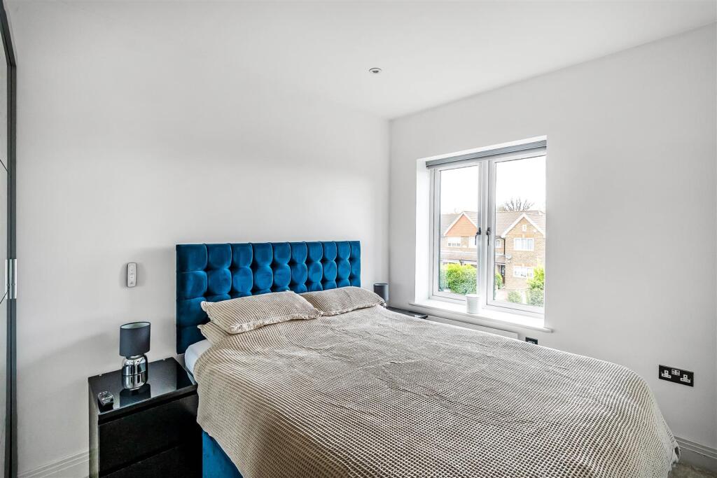 Fountain House, Leatherhead, KT22 photo 4