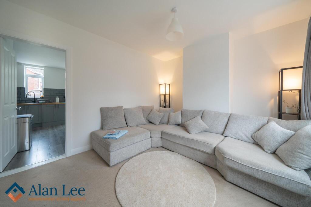 Meadow Way, Macclesfield, SK10 2BX photo 3
