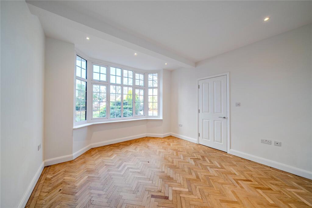Thornhill Road, Ickenham, Uxbridge photo 2