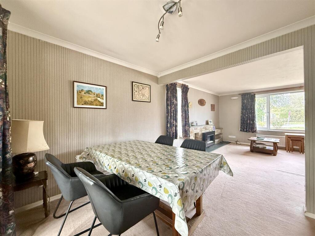 House in Ringshall - More