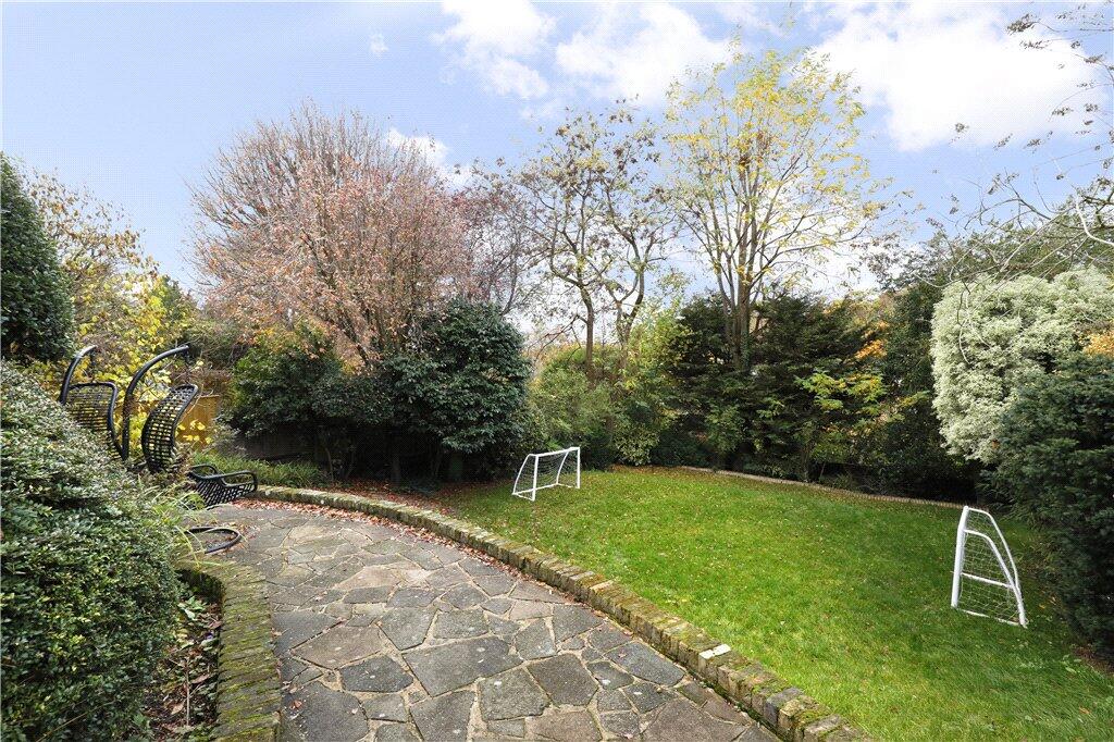 House in London, Cottenham Park, Raynes Park - View 3