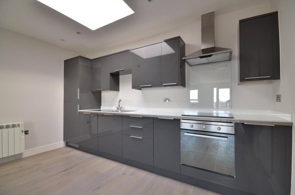 Apartment in Redhill - View 4