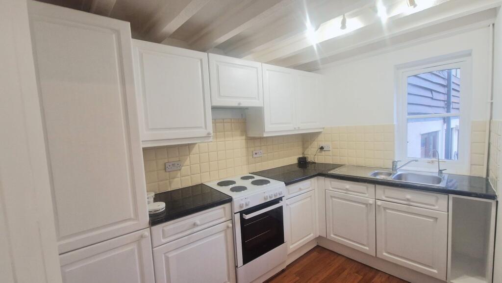 House in Gloucester - View 3