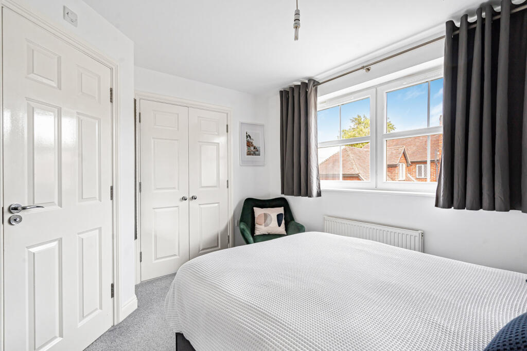 House in Farnham - View 5