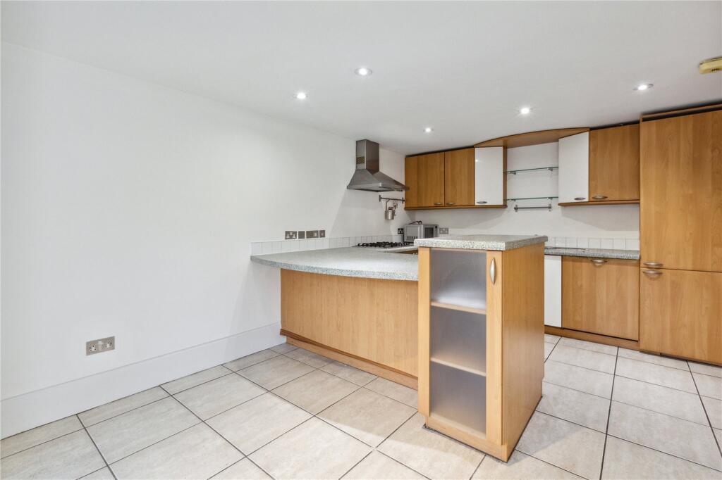 4 bedroom semi-detached house for rent