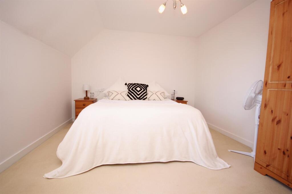 House in Fareham, Hampshire - View 5