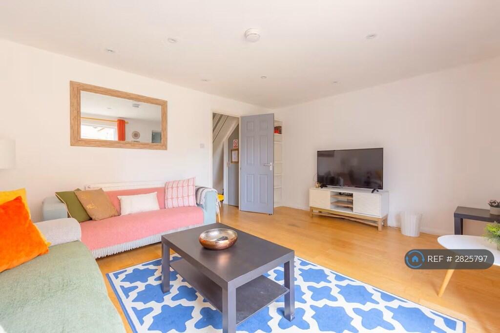 3 bedroom end of terrace house for rent