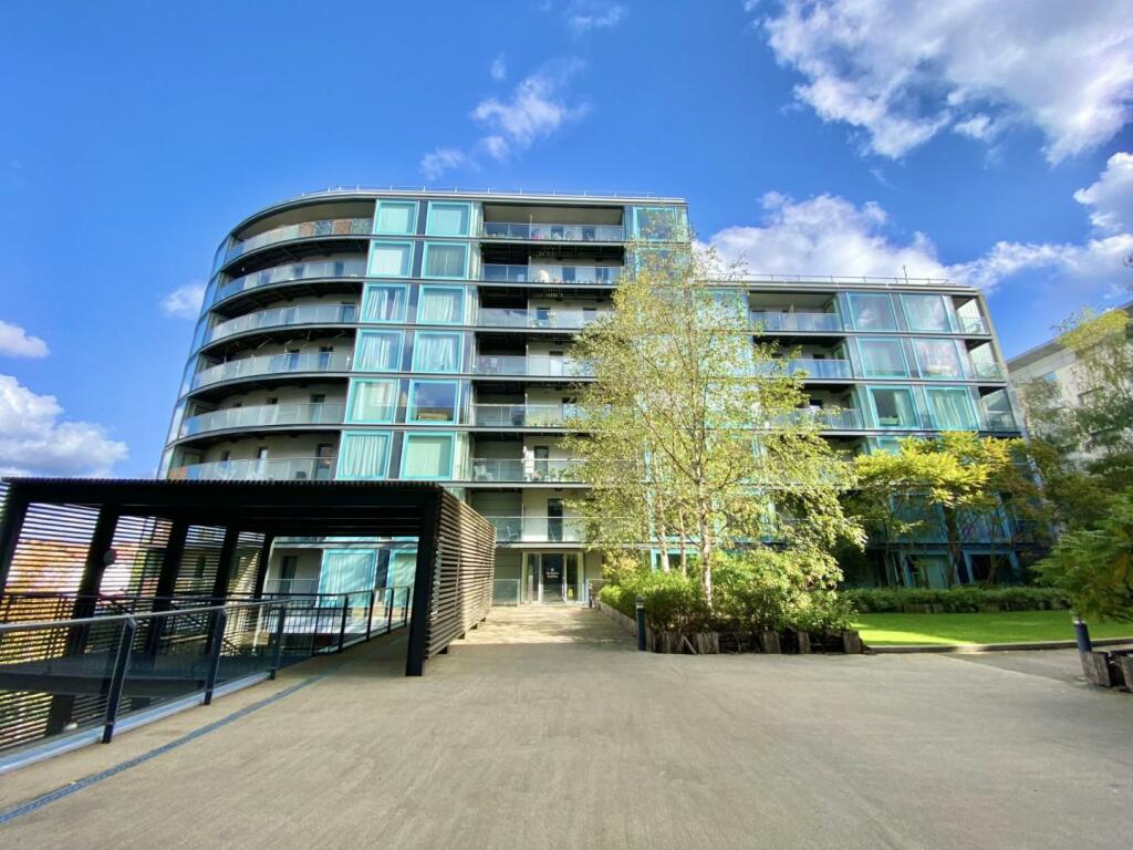 Studio flat on Navigation Building, Station Approach, Hayes, £199,950