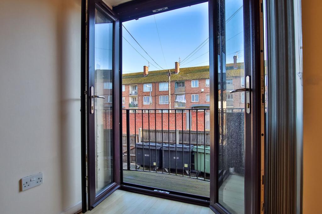 Apartment in Worcester, Worcestershire - View 5