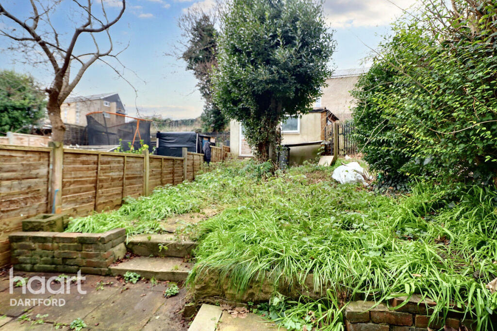 House in Gravesham, Northfleet - View 4