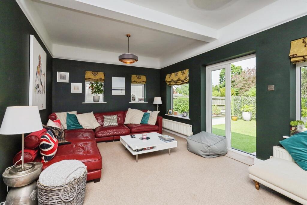 House in Wealden, Hailsham - More