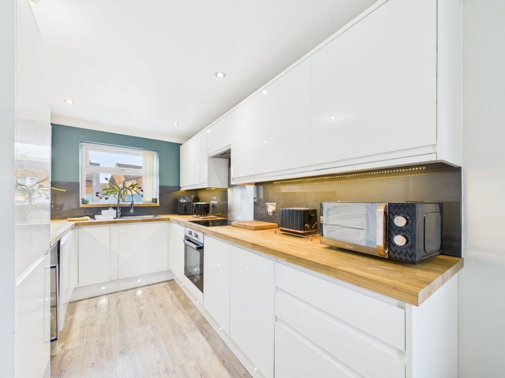 22 Lockton Road, Whitby photo 3
