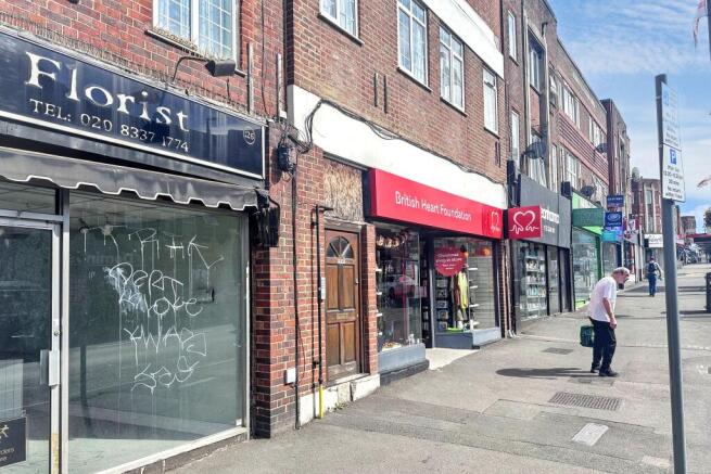 124 Central Road, Worcester Park, KT4 8HT