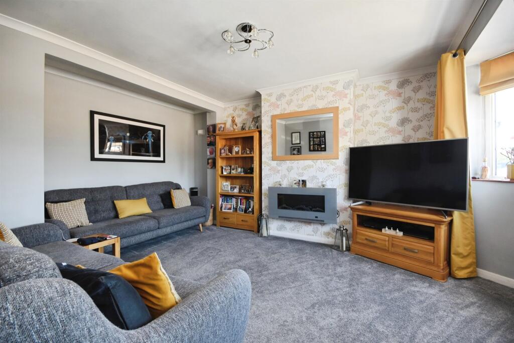 Clavering Gardens, West Horndon, Brentwood photo 4