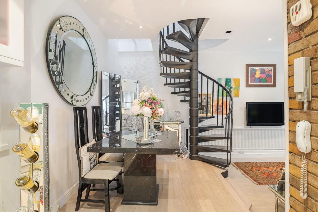 House in London - View 5