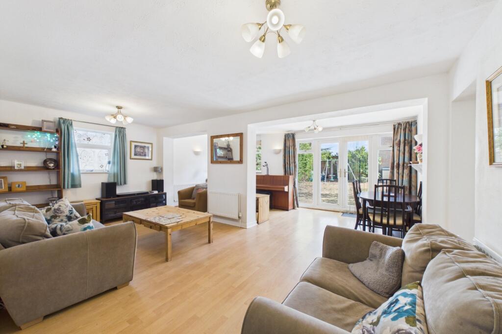 House in Rushmoor, Farnborough Park, Farnborough - View 2