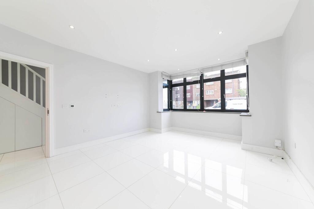 5 bedroom semi-detached house for rent