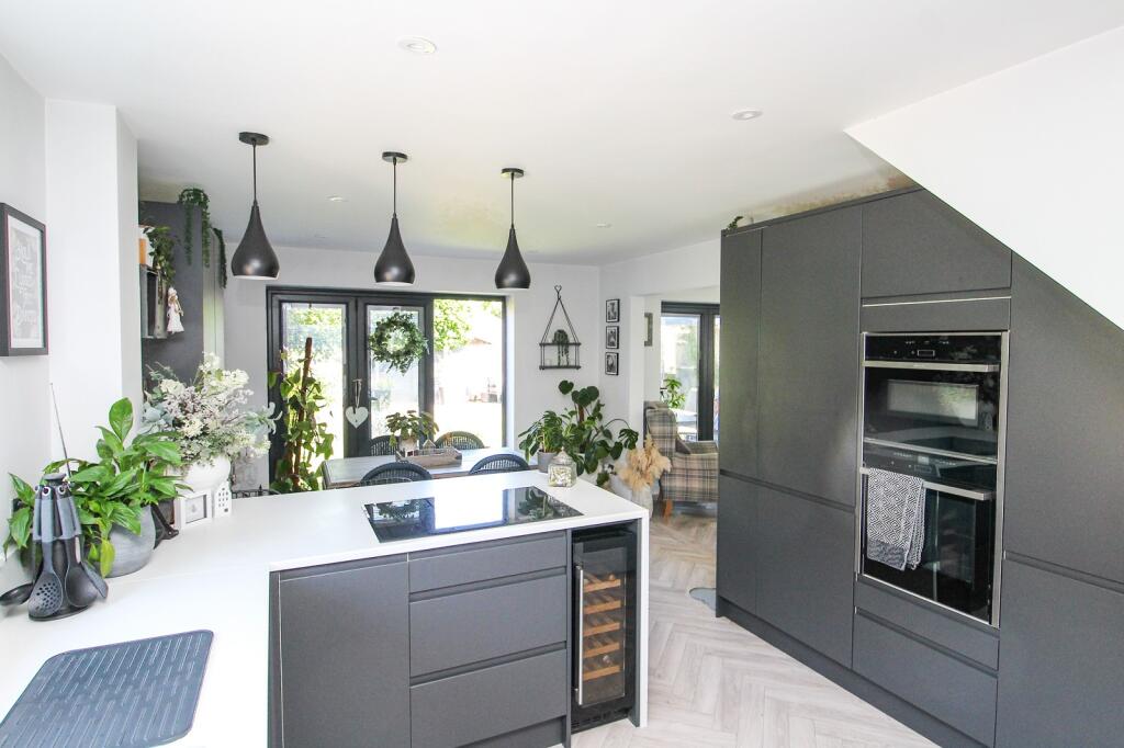 House in Crawley, Lowfield Heath - View 4