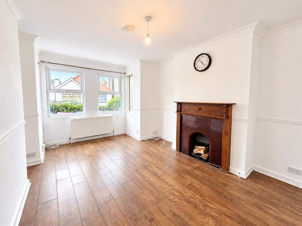 Apartment in Southend-on-Sea - View 3