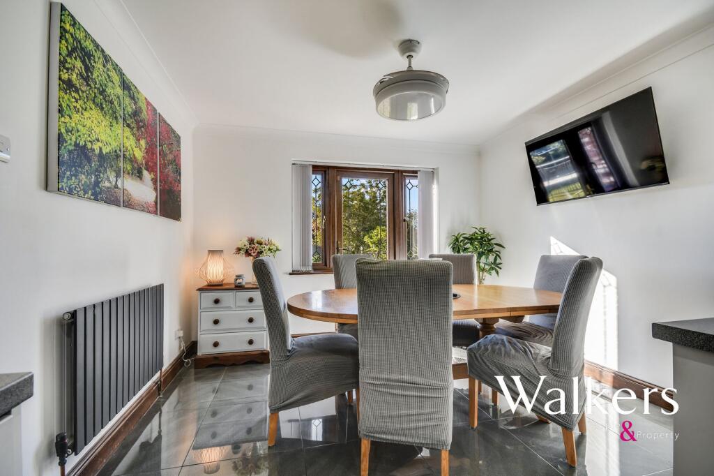 House in Maldon, North Fambridge - More